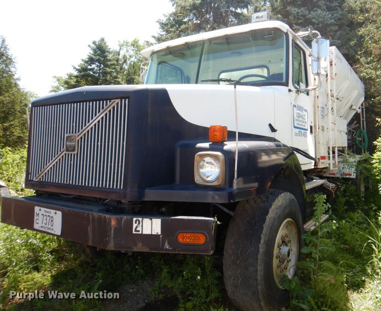 image for item JY9767 1996 Volvo WG  volumetric concrete truck