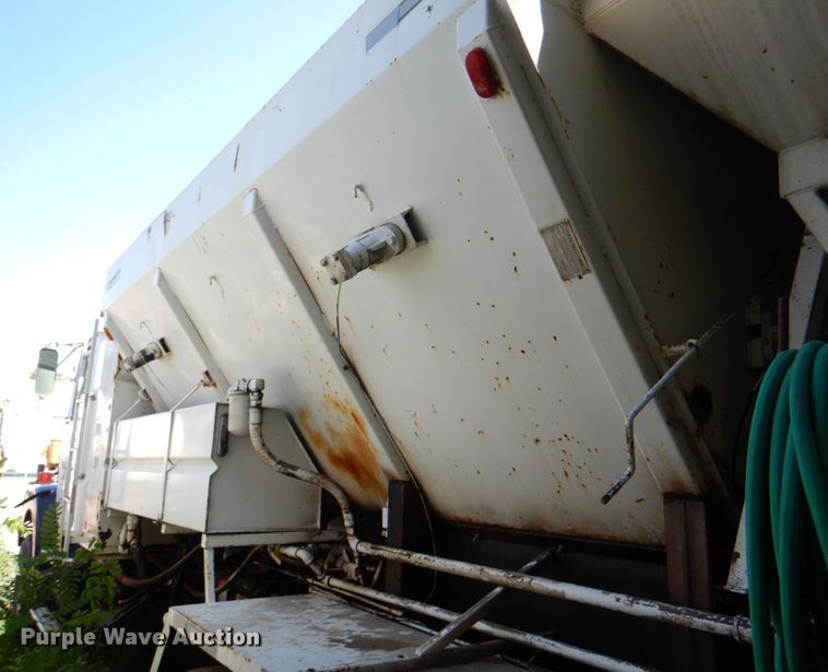 image for item JY9767 1996 Volvo WG  volumetric concrete truck