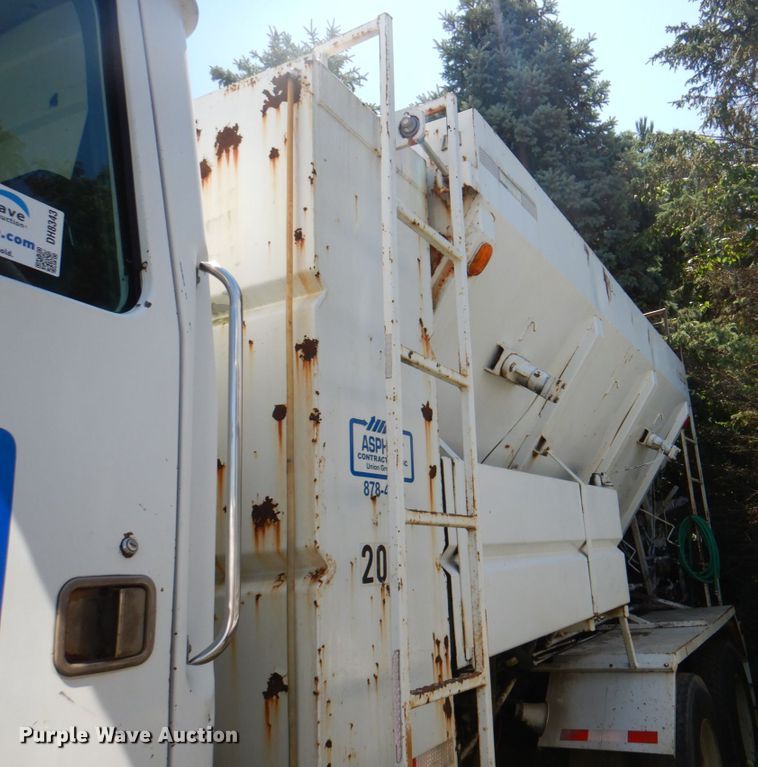 image for item JY9767 1996 Volvo WG  volumetric concrete truck