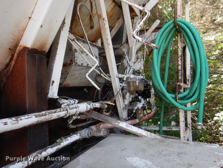 image for item JY9767 1996 Volvo WG  volumetric concrete truck