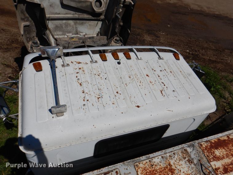 image for item JY9767 1996 Volvo WG  volumetric concrete truck