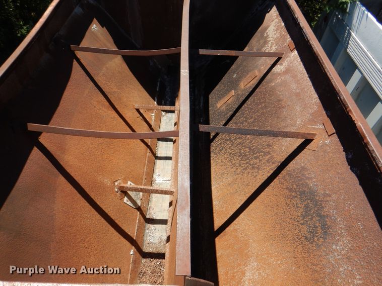 image for item JY9767 1996 Volvo WG  volumetric concrete truck