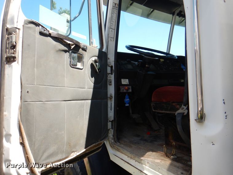 image for item JY9767 1996 Volvo WG  volumetric concrete truck