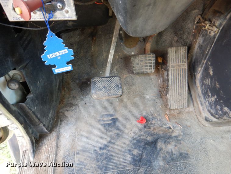 image for item JY9767 1996 Volvo WG  volumetric concrete truck