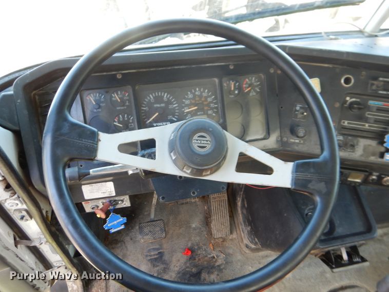 image for item JY9767 1996 Volvo WG  volumetric concrete truck