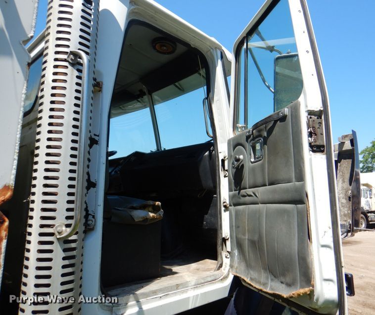 image for item JY9767 1996 Volvo WG  volumetric concrete truck