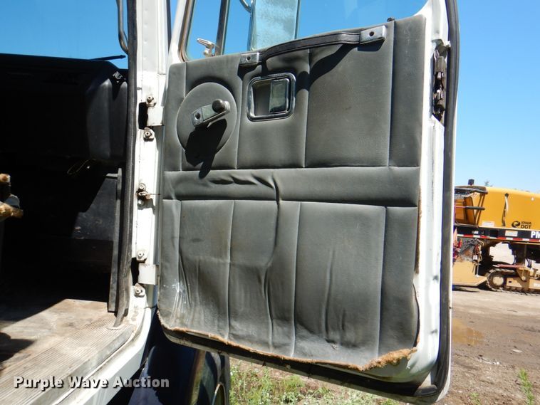 image for item JY9767 1996 Volvo WG  volumetric concrete truck