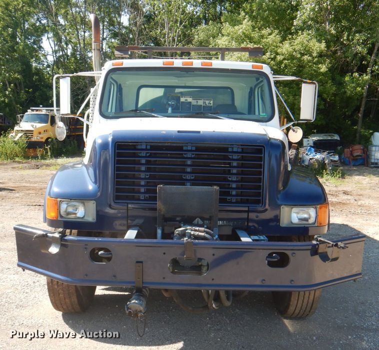 image for item JY9770 1996 International 4900  oil distributor truck