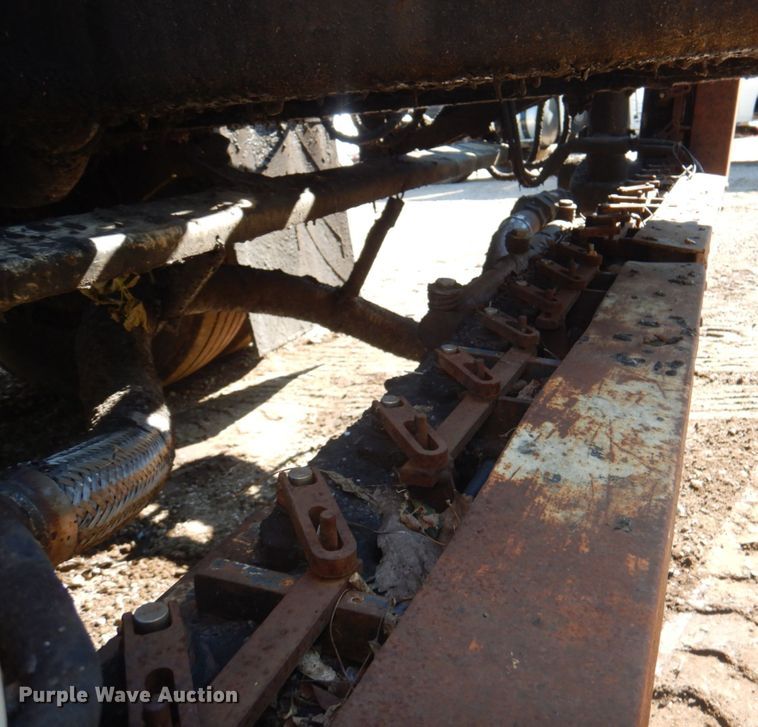 image for item JY9770 1996 International 4900  oil distributor truck