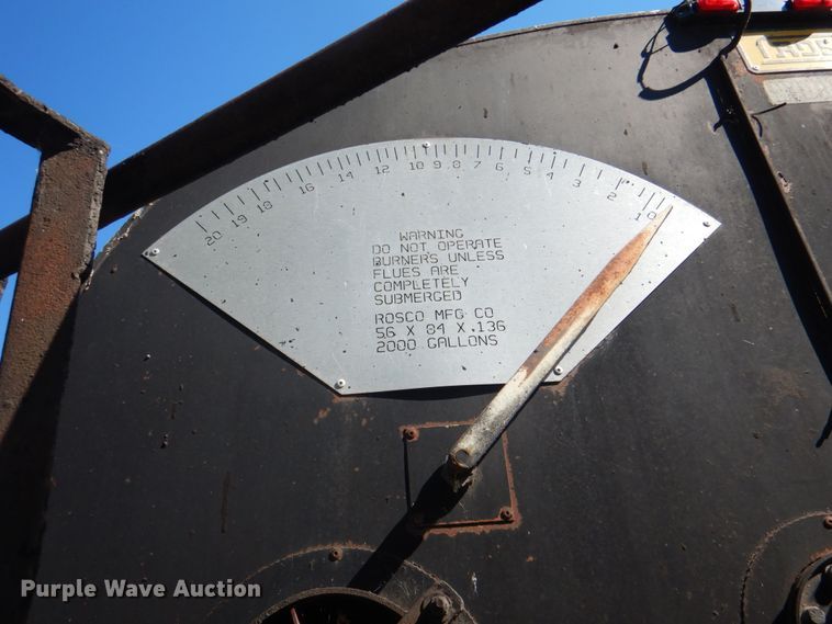 image for item JY9770 1996 International 4900  oil distributor truck