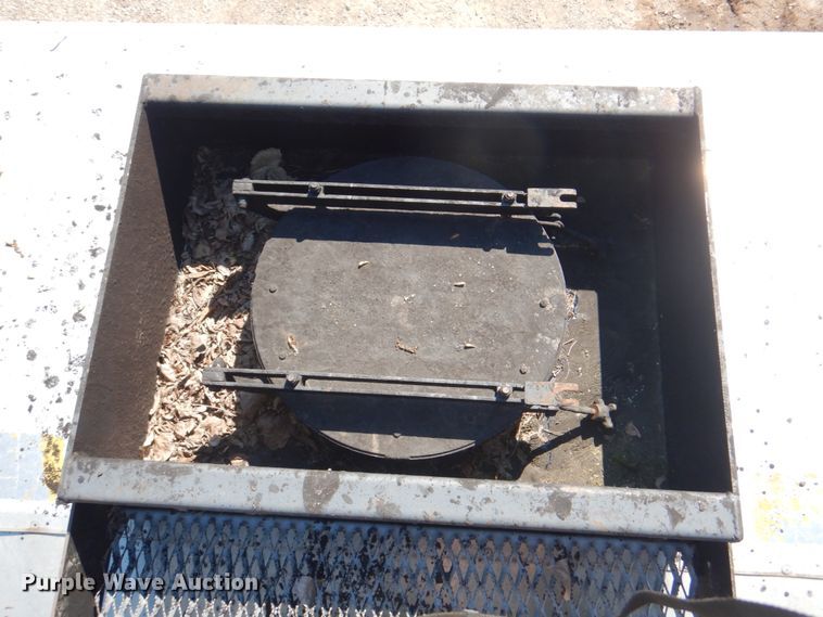 image for item JY9770 1996 International 4900  oil distributor truck