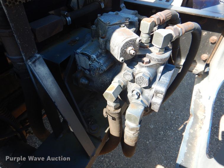 image for item JY9770 1996 International 4900  oil distributor truck