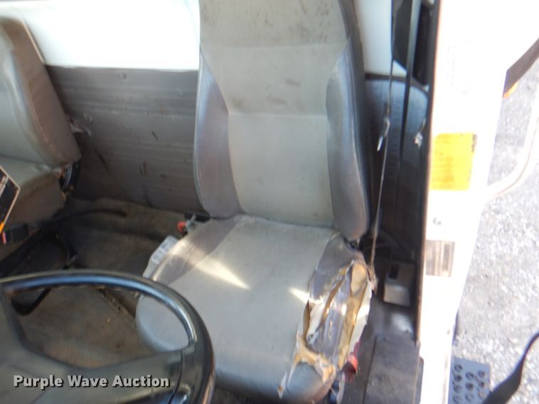 image for item JY9770 1996 International 4900  oil distributor truck