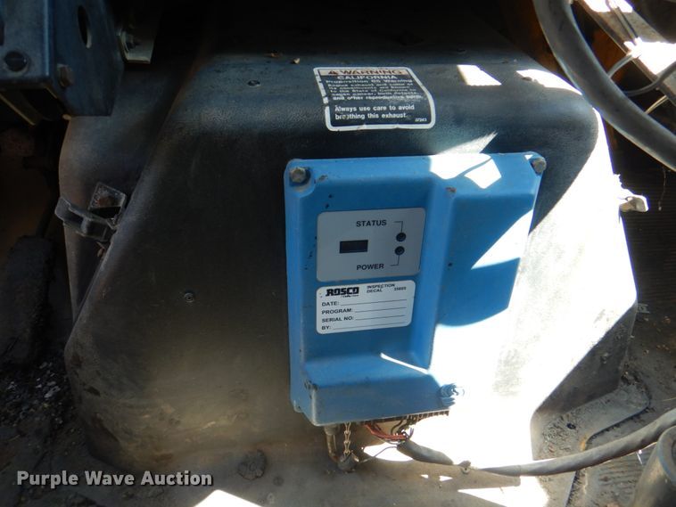 image for item JY9770 1996 International 4900  oil distributor truck