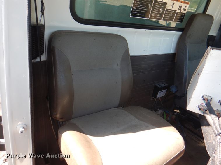 image for item JY9770 1996 International 4900  oil distributor truck