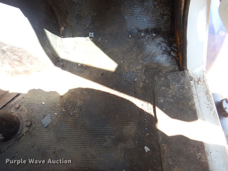 image for item JY9770 1996 International 4900  oil distributor truck