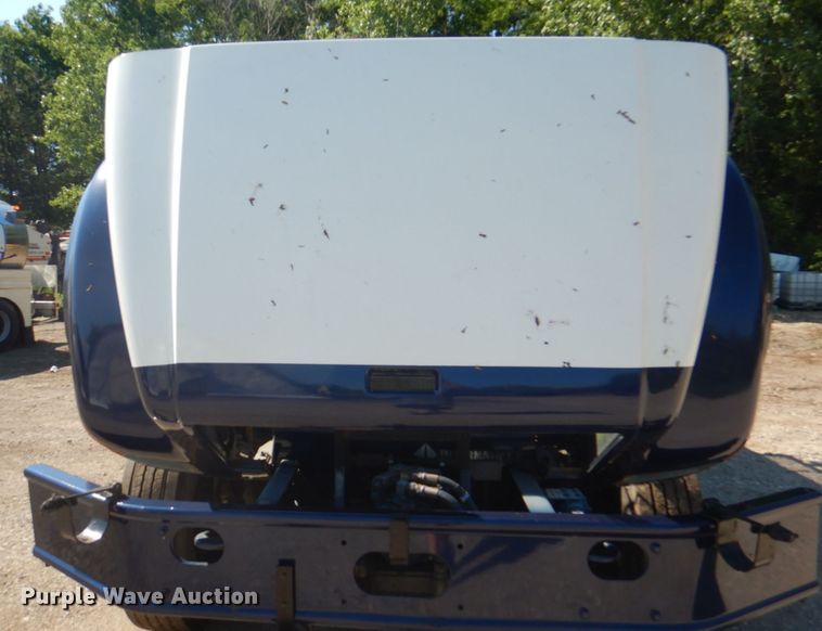 image for item JY9770 1996 International 4900  oil distributor truck