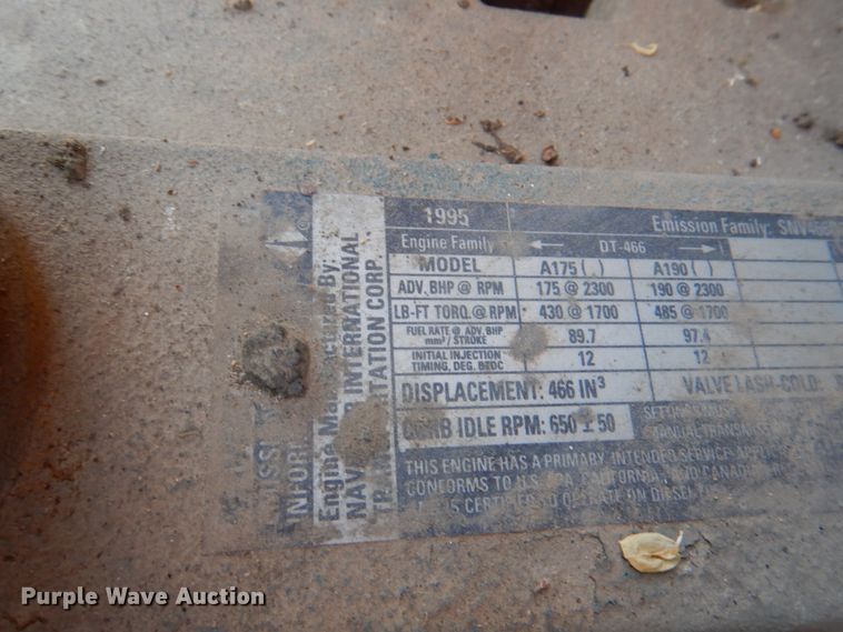 image for item JY9770 1996 International 4900  oil distributor truck