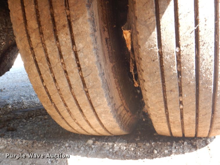 image for item JY9770 1996 International 4900  oil distributor truck