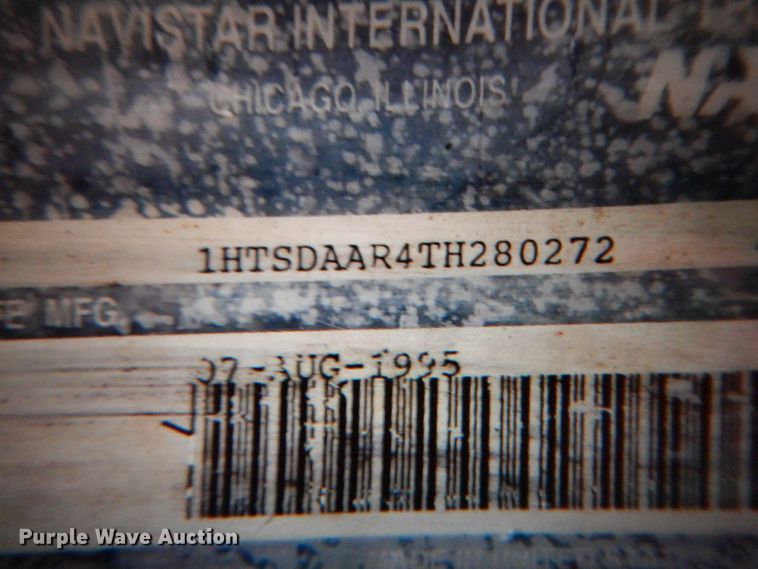 image for item JY9770 1996 International 4900  oil distributor truck