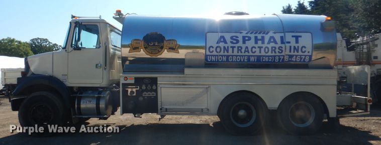 image for item JY9772 1989 White GMC WCS  tank truck