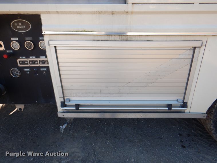 image for item JY9772 1989 White GMC WCS  tank truck