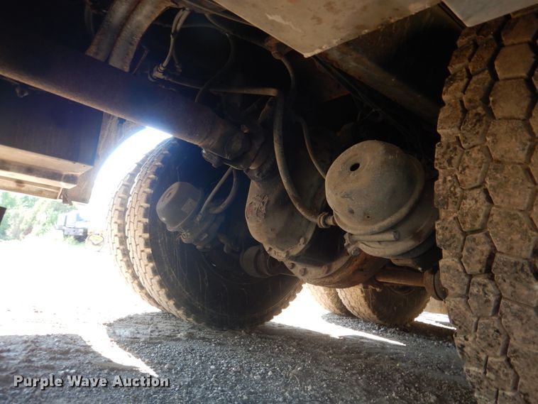 image for item JY9772 1989 White GMC WCS  tank truck