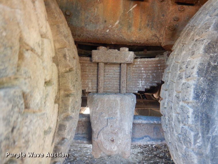 image for item JY9772 1989 White GMC WCS  tank truck