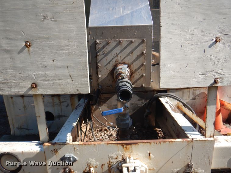 image for item JY9772 1989 White GMC WCS  tank truck