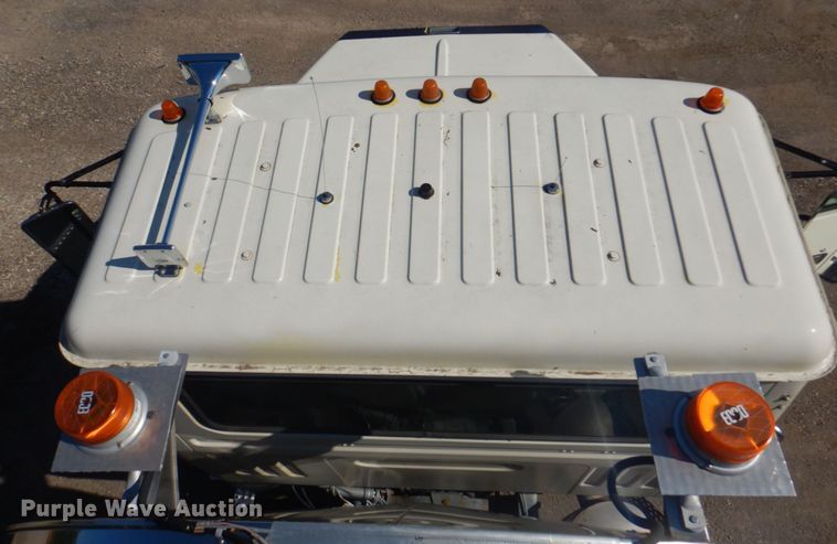 image for item JY9772 1989 White GMC WCS  tank truck