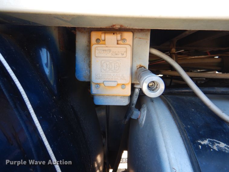 image for item JY9772 1989 White GMC WCS  tank truck