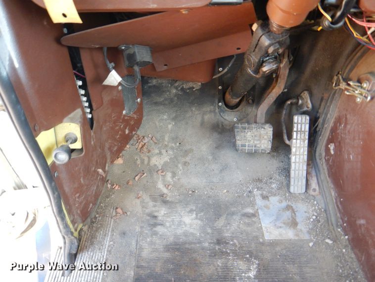 image for item JY9772 1989 White GMC WCS  tank truck