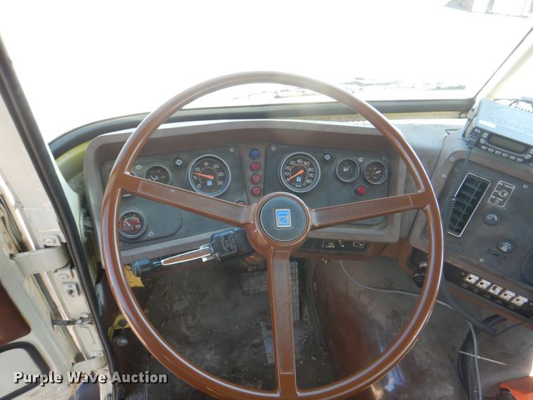 image for item JY9772 1989 White GMC WCS  tank truck