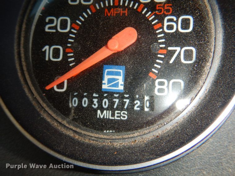 image for item JY9772 1989 White GMC WCS  tank truck