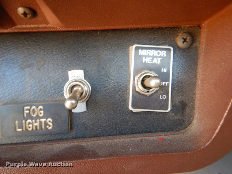 image for item JY9772 1989 White GMC WCS  tank truck