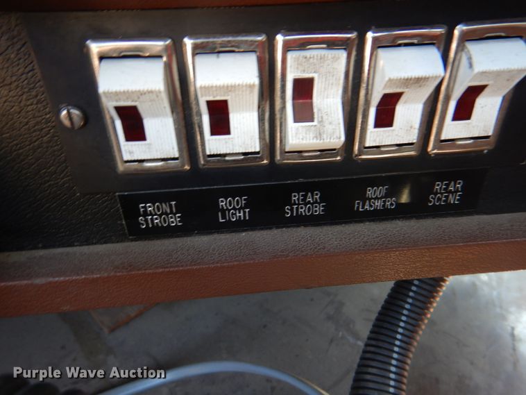 image for item JY9772 1989 White GMC WCS  tank truck