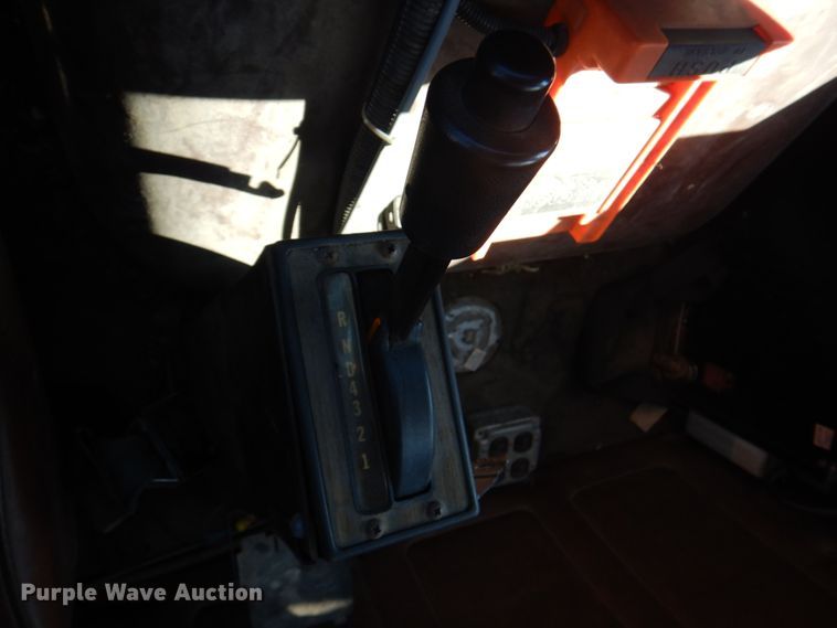 image for item JY9772 1989 White GMC WCS  tank truck