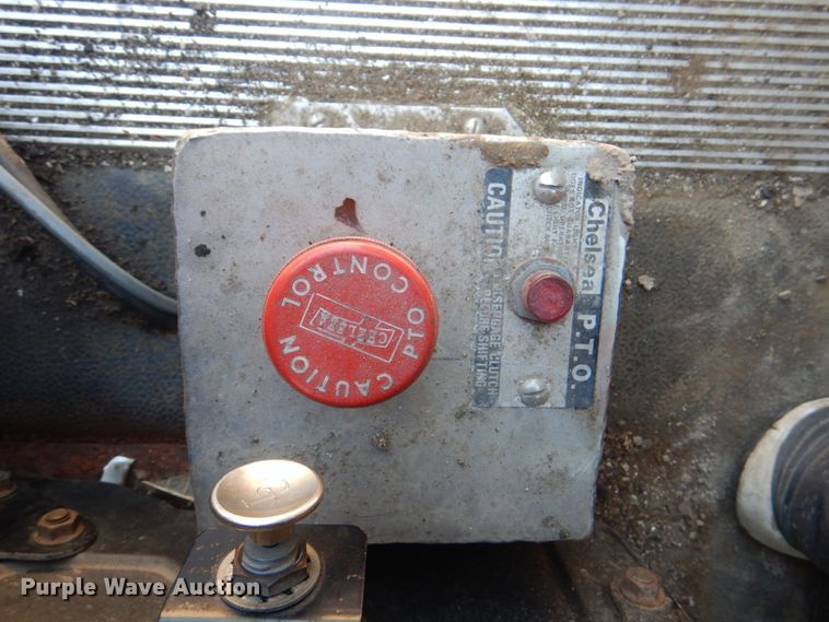 image for item JY9772 1989 White GMC WCS  tank truck