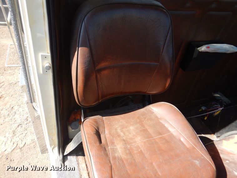 image for item JY9772 1989 White GMC WCS  tank truck