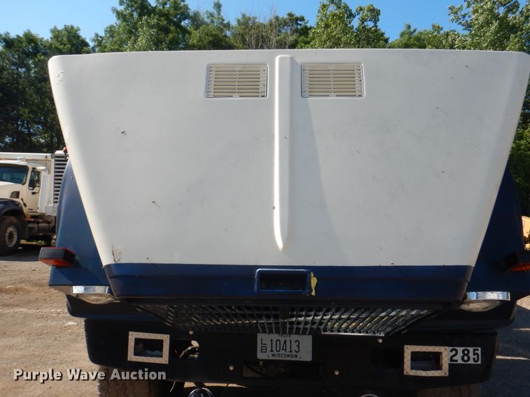 image for item JY9772 1989 White GMC WCS  tank truck