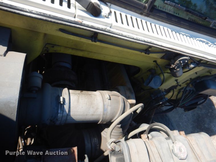 image for item JY9772 1989 White GMC WCS  tank truck