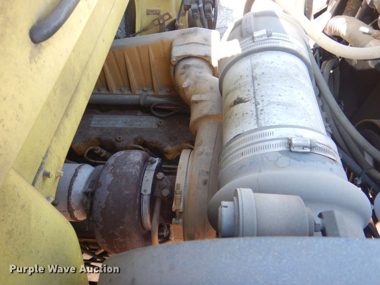 image for item JY9772 1989 White GMC WCS  tank truck