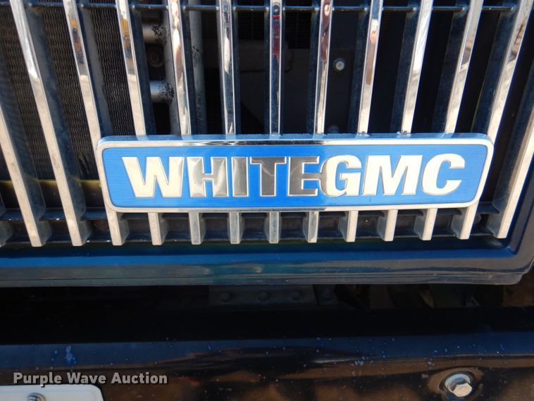 image for item JY9772 1989 White GMC WCS  tank truck