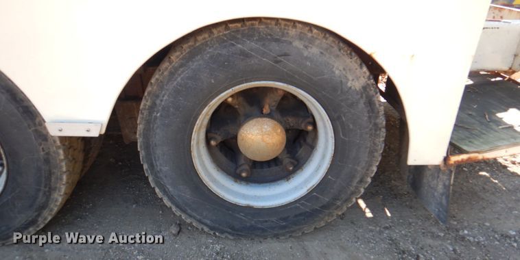 image for item JY9772 1989 White GMC WCS  tank truck