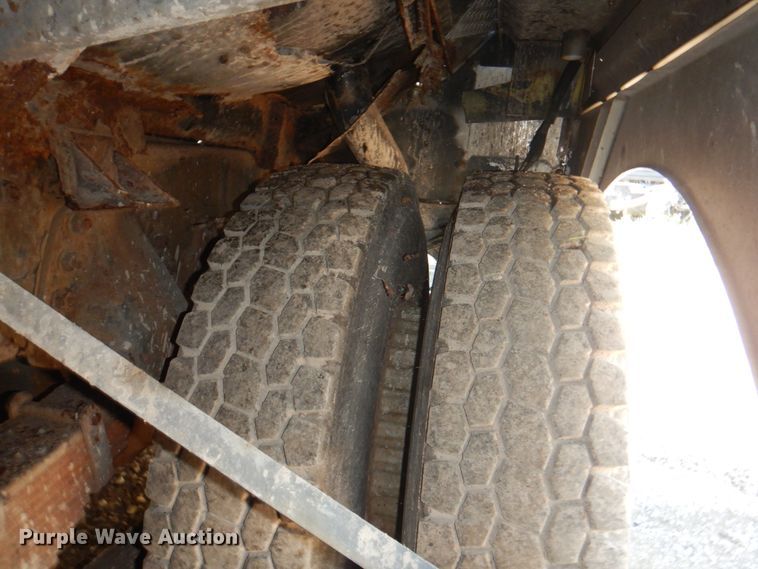 image for item JY9772 1989 White GMC WCS  tank truck