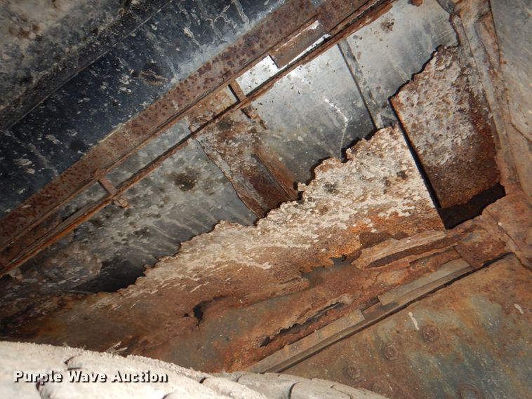 image for item JY9772 1989 White GMC WCS  tank truck