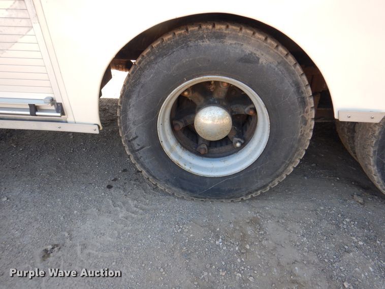 image for item JY9772 1989 White GMC WCS  tank truck