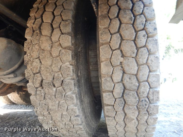 image for item JY9772 1989 White GMC WCS  tank truck