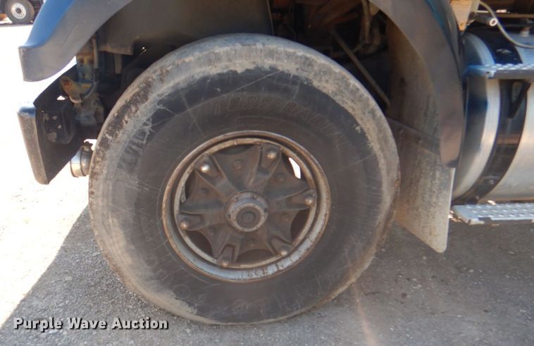 image for item JY9772 1989 White GMC WCS  tank truck