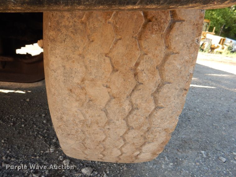 image for item JY9772 1989 White GMC WCS  tank truck